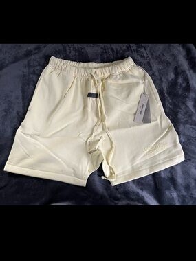 Essentials Fear of God Canary Sweat Short Size X-Large